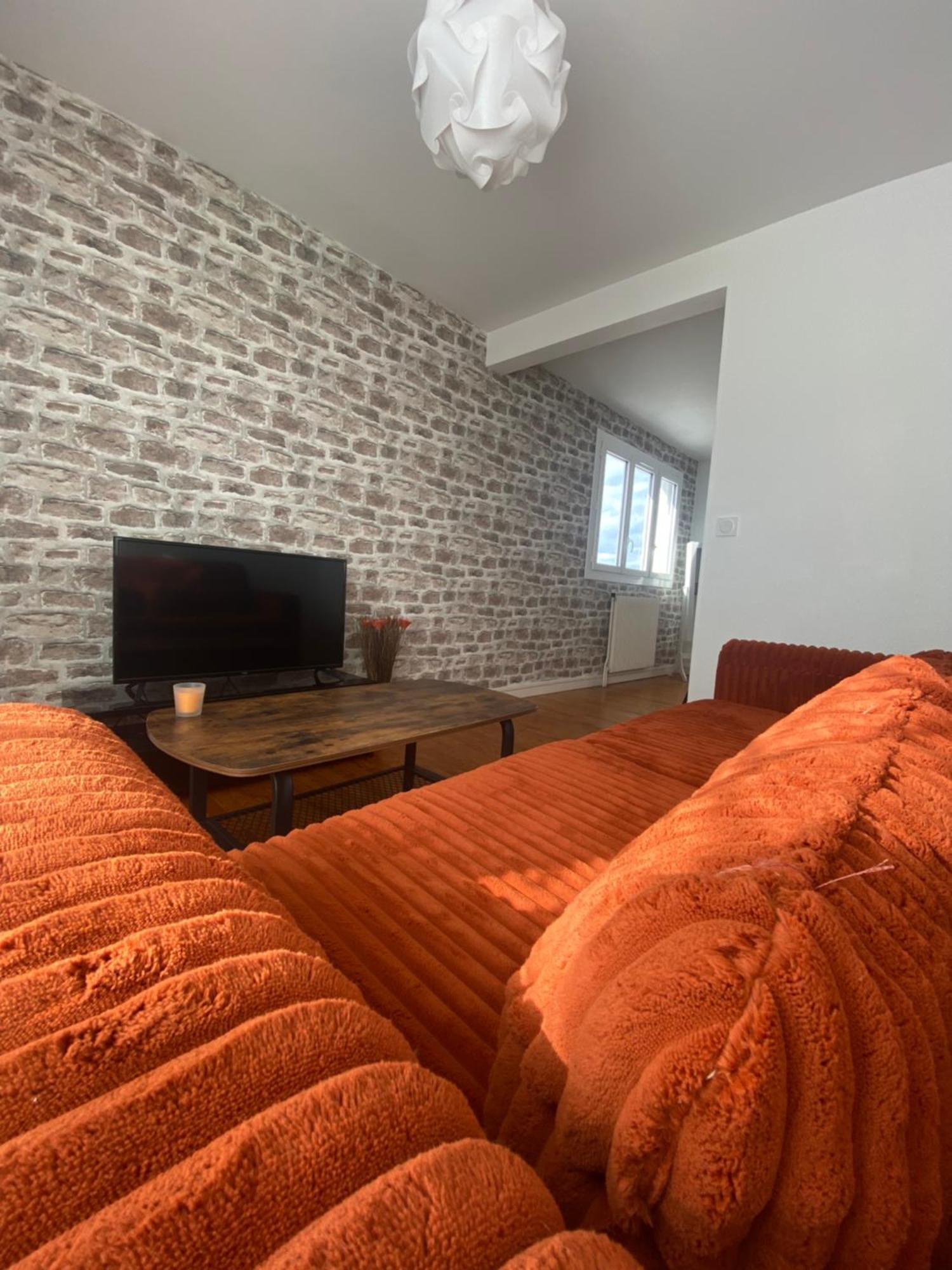 Appartement Spacieux Et Chaleureux - 4Pers - Refait A Neuf - Parking Privatif - Proches Axes, Commerces Et Services - Check In 24-24 Lempdes Esterno foto