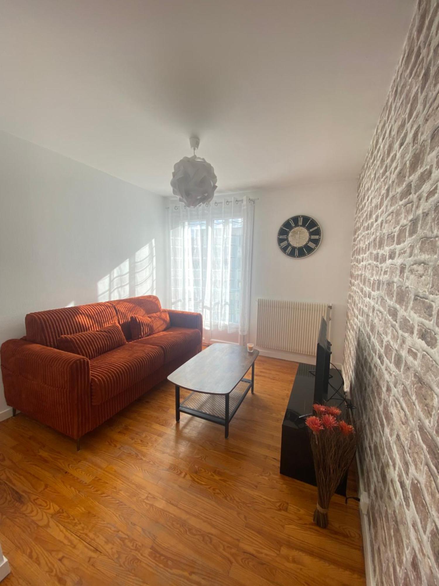 Appartement Spacieux Et Chaleureux - 4Pers - Refait A Neuf - Parking Privatif - Proches Axes, Commerces Et Services - Check In 24-24 Lempdes Esterno foto